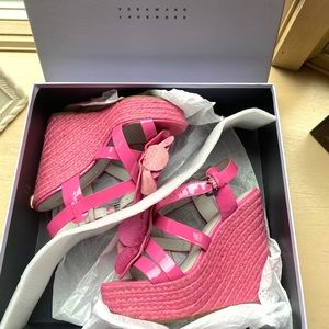 Vera Wang - Pink Flower Wedge